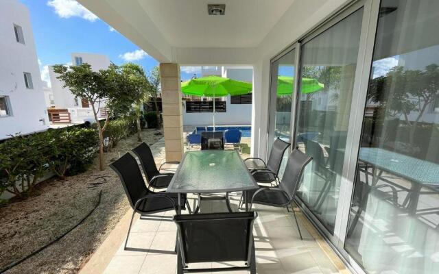 Villa Sunny Breeze In A Prime Spot Near Everything