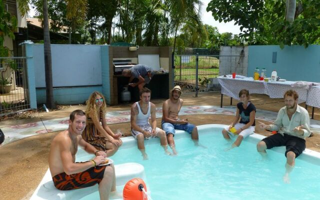 Palm Court Budget Motel Hostel/Backpackers