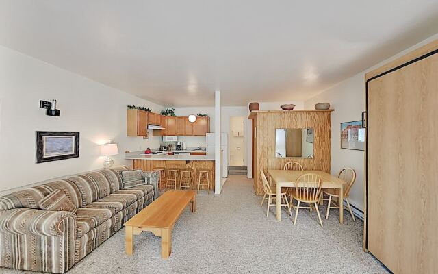 13tr53fj Studio Bedroom Condo