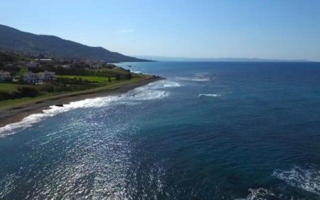 Happy Trails Pomos Panoramic Villa