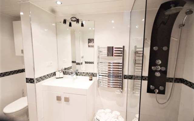 Stunning 4 bed duplex with sea views