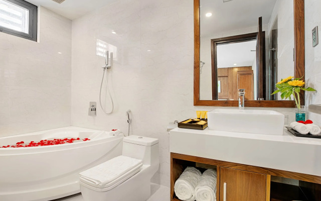 Yarra Ocean Suites Danang