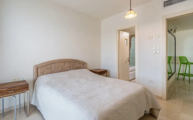 Beach Front By Ritz Hotel Pool Parking