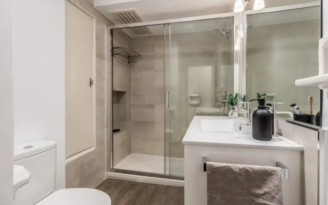 Real - 3 Bedroom and Terrace in Almagro