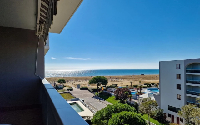 Luminous one Bedroom Flat With Side sea View