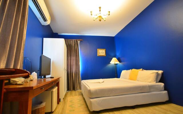 Baan Rajdamnern Huahin