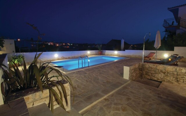 Stunning Home in Okrug Gornji With 4 Bedrooms, Internet and Outdoor Swimming Pool