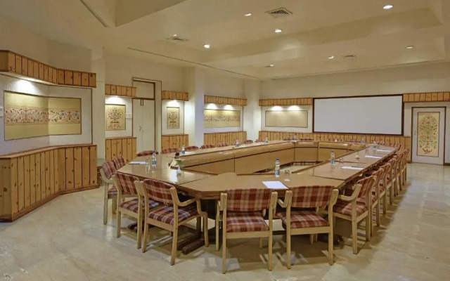 Swaroop Vilas - Lake Facing Boutique Hotel