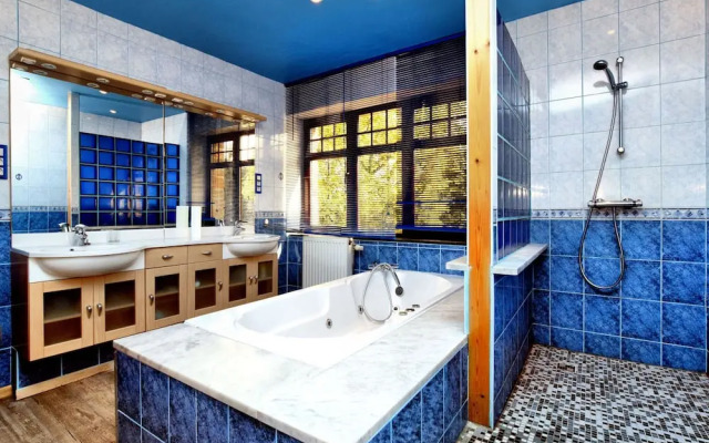 Pleasant Holiday Home in Erezée Ardennes with Hot Tub, Sauna