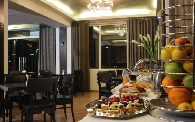 Galaxy Art Hotel