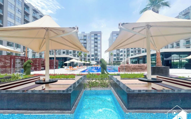 Bright 2bed Family Home: Pool, Gym & Kids Play