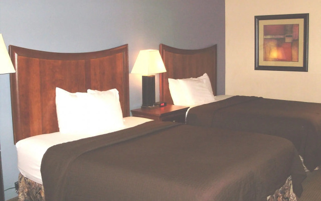 Trade Winds Central Inn