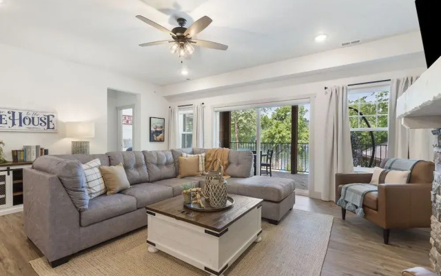 New Lakeside Haven - Picturesque