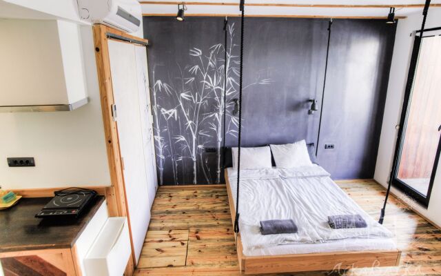 ArkaBarka Floating Hostel and Apartments