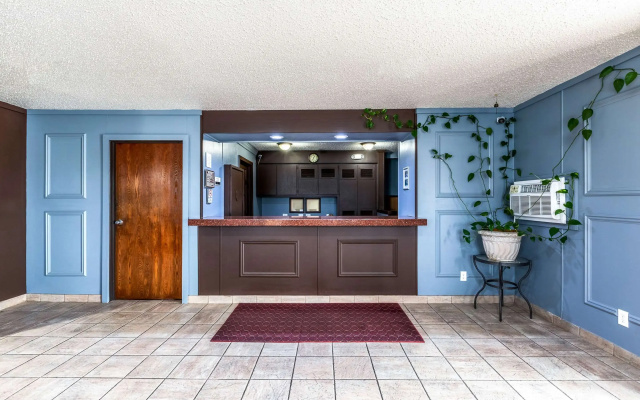 Econo Lodge Inn & Suites Auburn