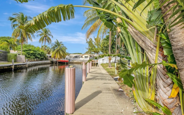 Poolside Paradise Dock & Pool!
