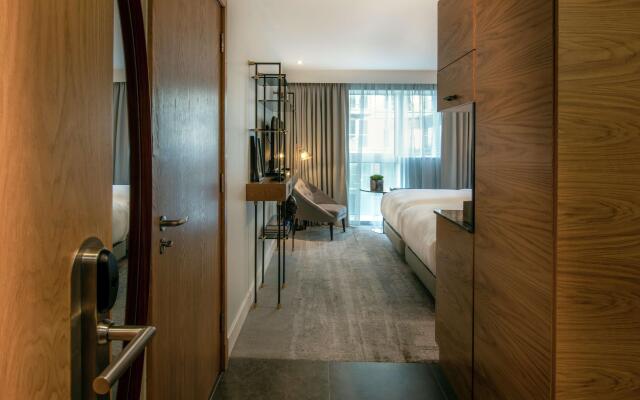 Lincoln Plaza London, Curio Collection by Hilton