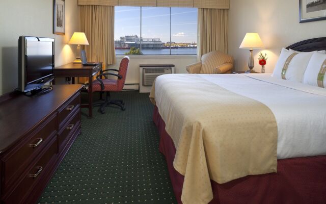 Holiday Inn Montreal Longueuil by IHG