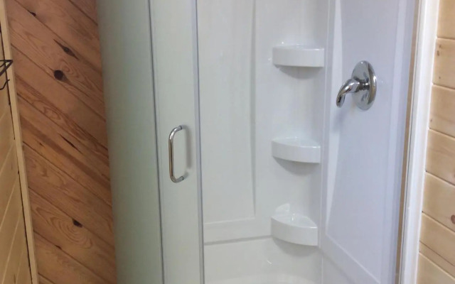 Madawaska Lodge-Cottage