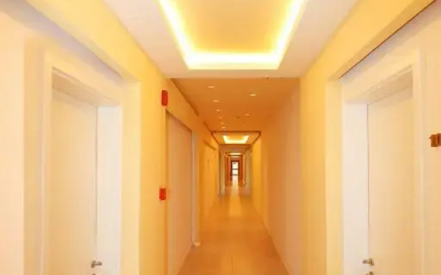 Grand White City Hotel
