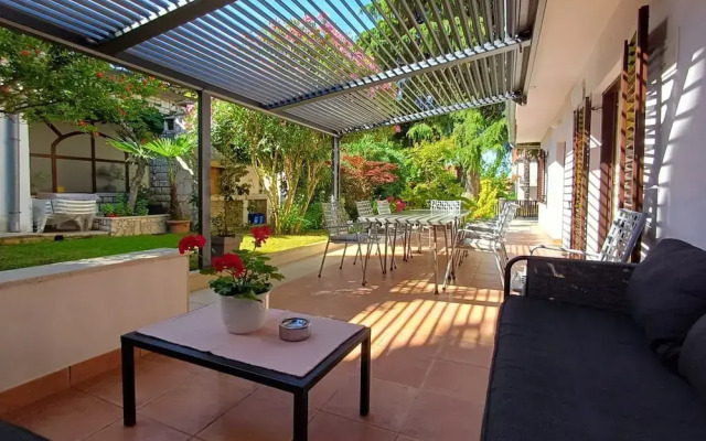 Sunny Street Holiday Home