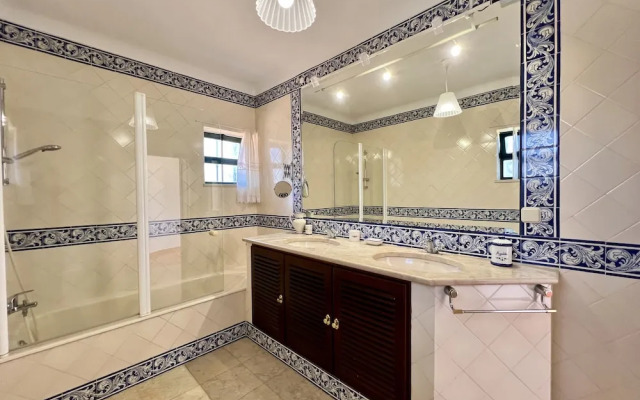 Alvor Traditional Villa by Homing