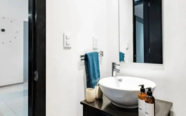 2BR Apartment With Jacuzzi - Pool - City Skyline