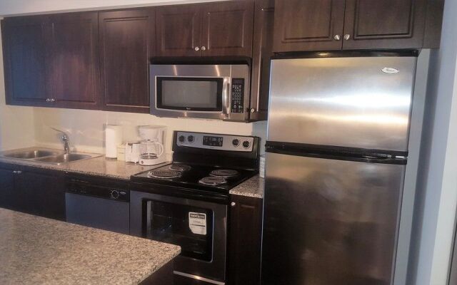 Lavish Suites - Luxury Condo - Downtown