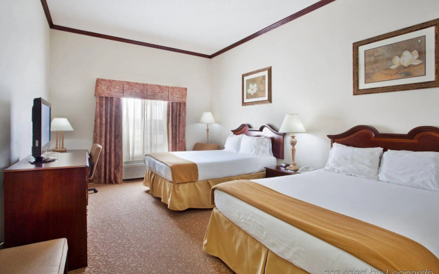 Holiday Inn Express Hotel & Suites Commerce-Tanger Outlets