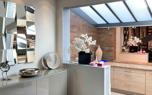 Charming townhouse with garden in the City of Love