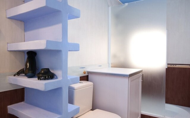 Lovely 1-bed Penthouse in Lesseps