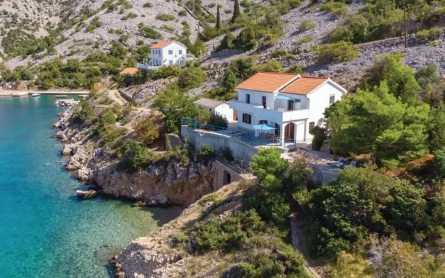 Sunny Beachfront Jablanac Apartments