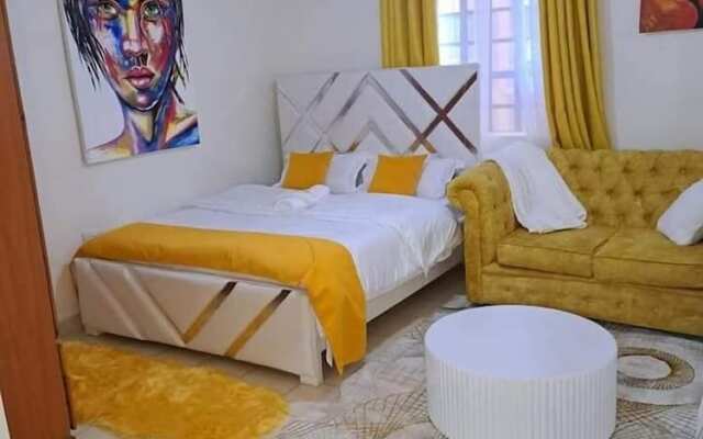 Lux Suites Red Plate Studio Apartments