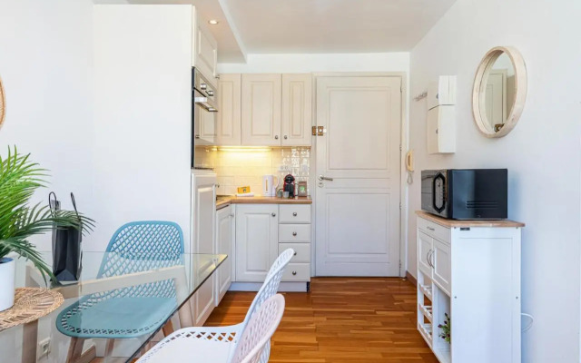 Massena Street - 1 Bdr Duplex with AC & Parking