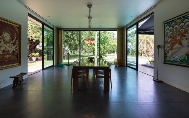 ZiZ Boutique House