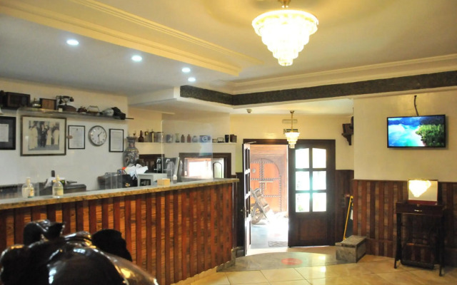 Hotel East West