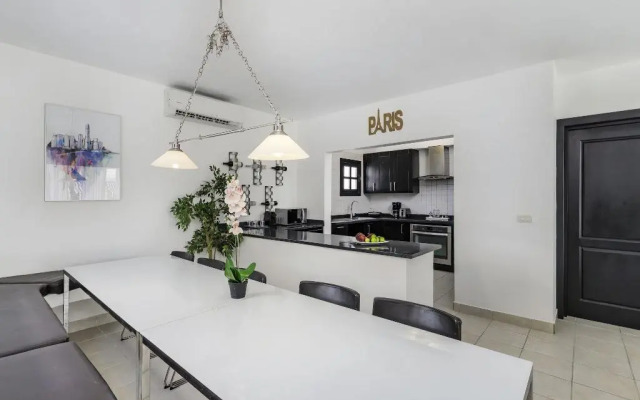 Flor Del Mar Condo