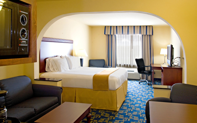 Holiday Inn Express Jourdanton - Pleasanton by IHG