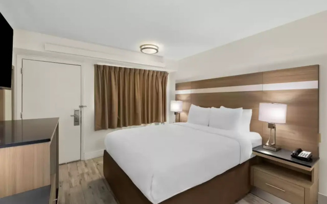 Clarion Pointe Kennesaw Town Center