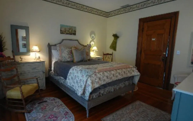 Circular Manor Bed and Breakfast