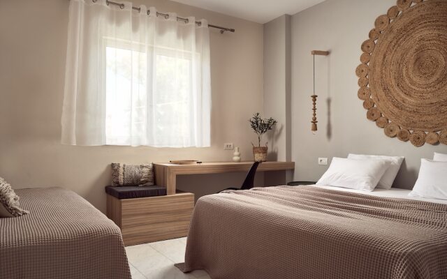 Casa Del Mar Suites & Apartments