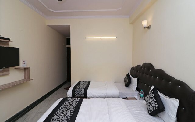 OYO 12419 Hotel Silver Shine