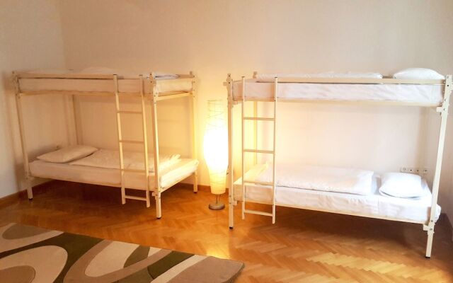 Walking Bed Budapest Hostel