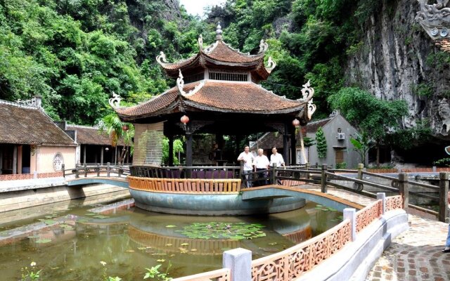 Vietnamese Ancient Village Hotel