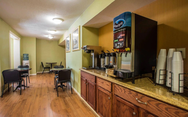 Greenville Pelham Inn by IHG