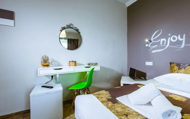 Gregory Comfort Hotel