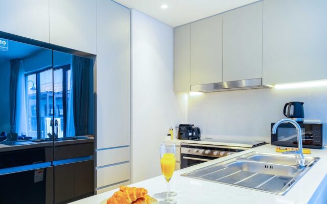 LUX  The La Rive Sea View Suite