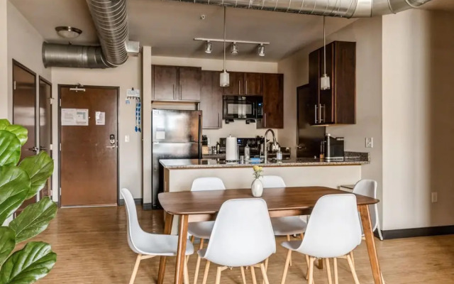 Milwaukee Beautiful Family 2BD 2BA Downtown Apartment