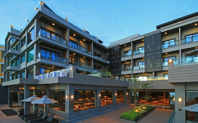 Two Seasons Coron Bayside Hotel