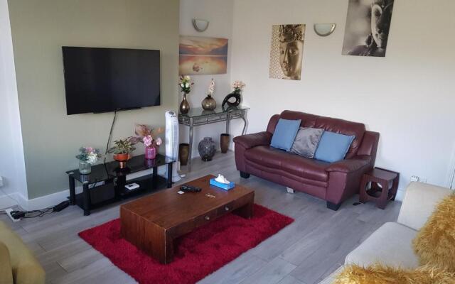 Beautiful Parkview Apartment in Seaside Eastbourne